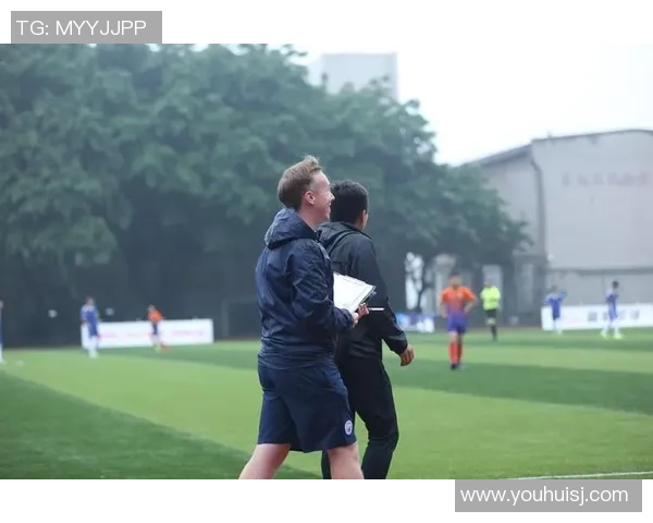 足球明星尽显风采 穿梭赛场背后那些不为人知的故事