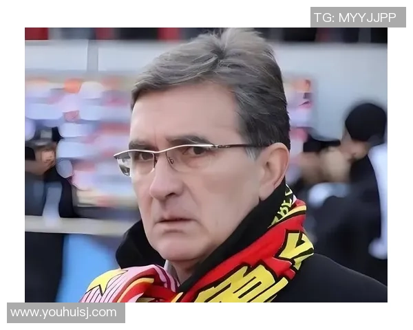 足球界球星与教练之间的复杂关系与相互作用探析