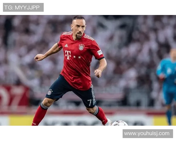 猛兽驰骋绿茵场以动物比喻球星展现足球力量与智慧